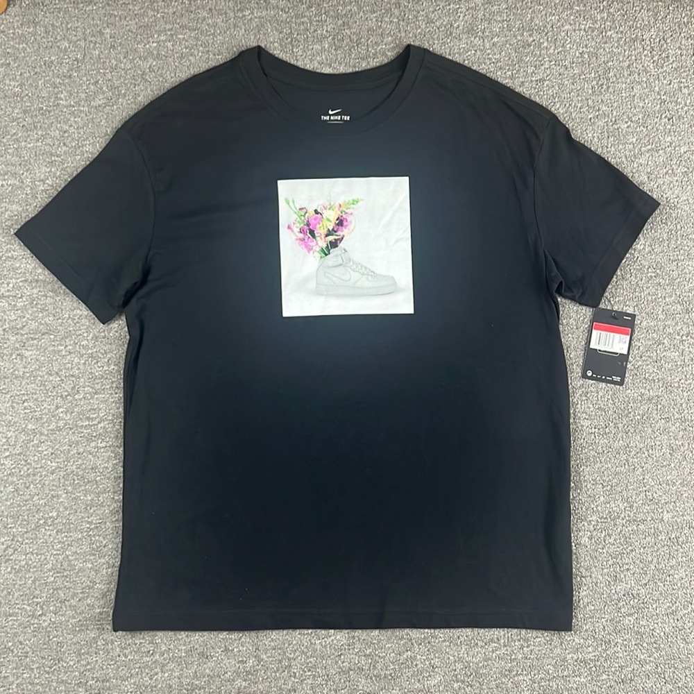 BRAND NEW! NIKE Womens Black Tee Bloom Size Large CT4852-010